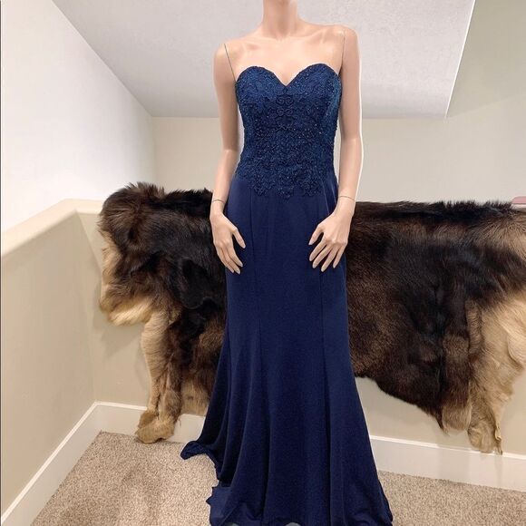 Elegant Strapless Floral Lace Appliqued with Beads Fishtail Gown - Picture 1 of 13